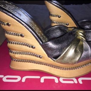 Designer Silver & Gold Platforms Chain Heel Sz 5